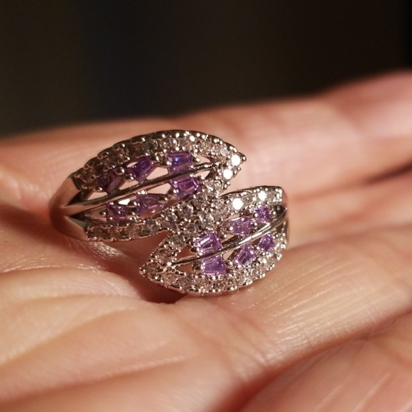 Jewelry - White Gold Plated Leaf Ring